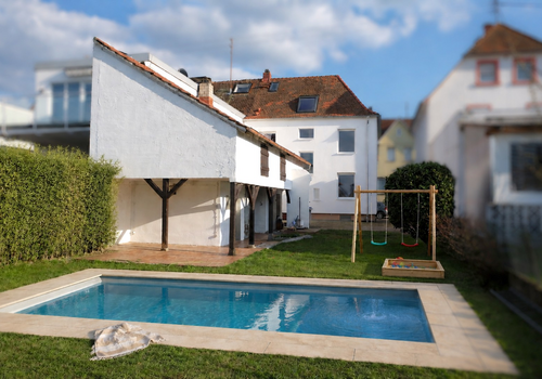Außenansicht Garten KI-Pool