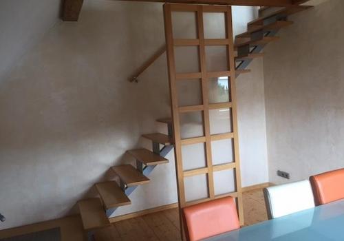 Esszimmer mit Weg nach oben