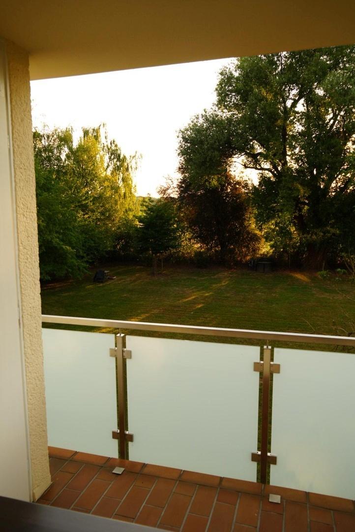 Blick vom Balkon ins Grüne