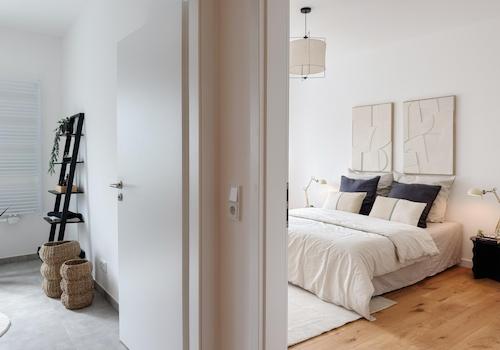 Schlafzimmer und Badbezug