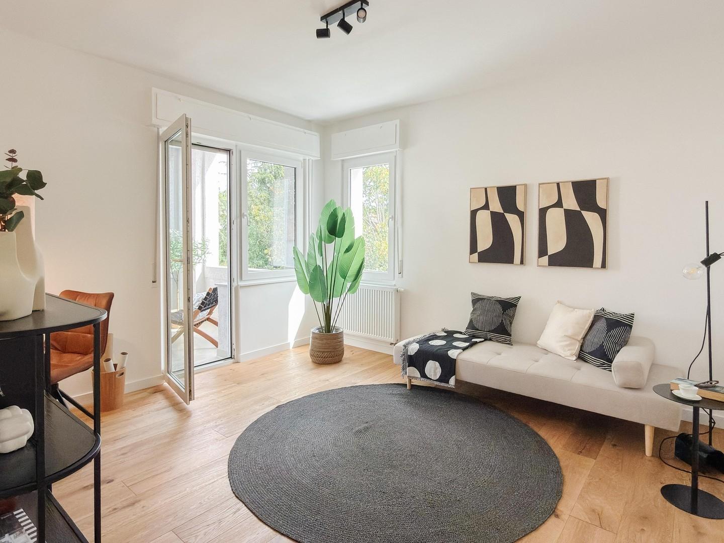 weiteres Zimmer mit Balkonzuga