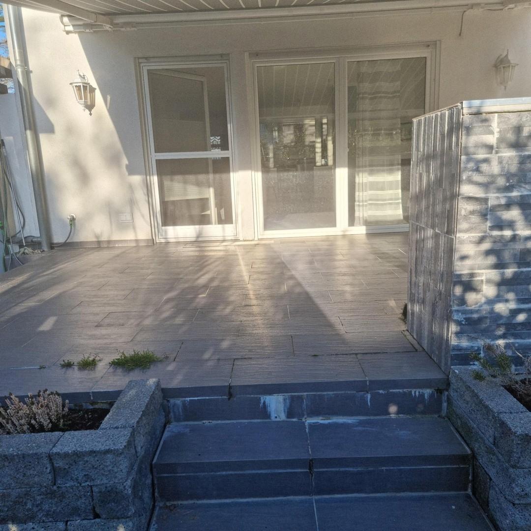 Rückseite Haus + Outdoor-Küche