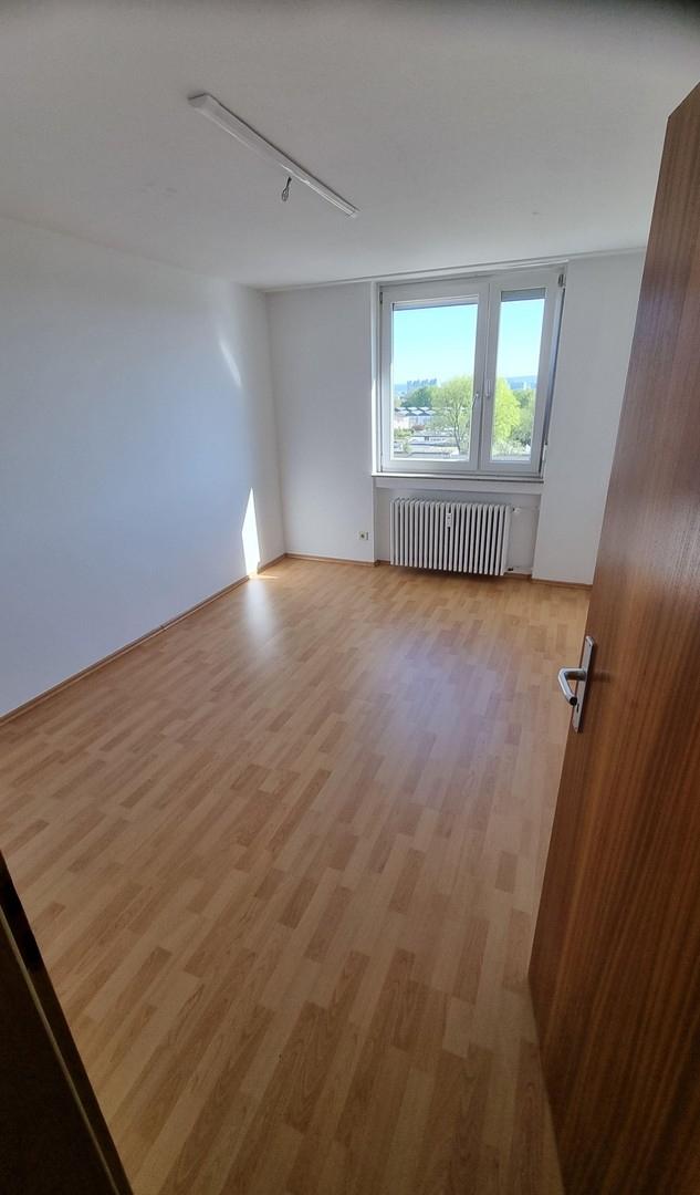 Kinderzimmer oder Büro 1