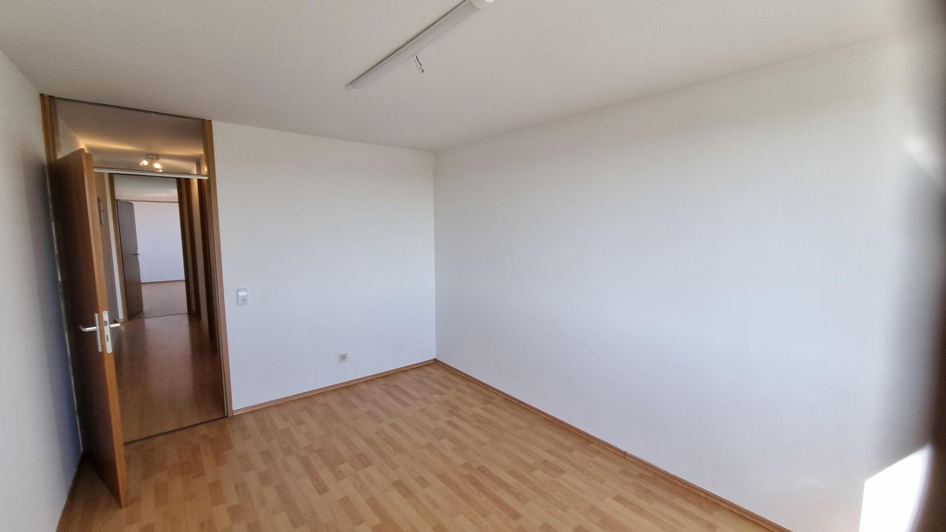 Kinderzimmer oder Büro 3