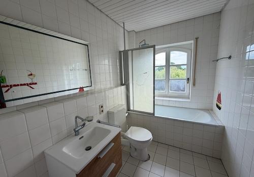 BAD 2 OBERGESCHOSS