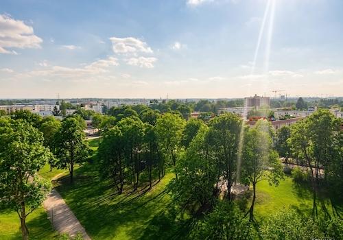 Ausblick vom Balkon ins Grüne