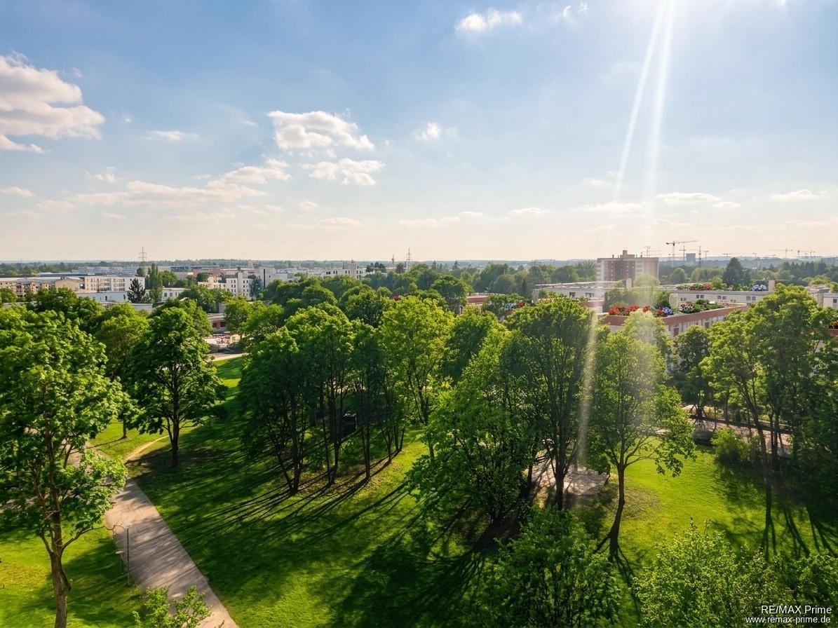 Ausblick vom Balkon ins Grüne