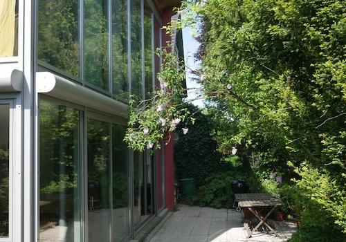 Studio mit Fensterfront
