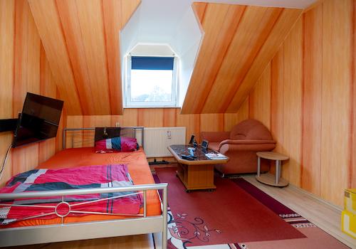 Schlafzimmer (DG links/Hinterhaus)