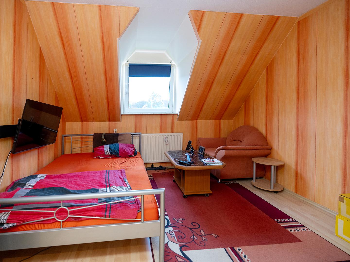 Schlafzimmer (DG links/Hinterhaus)