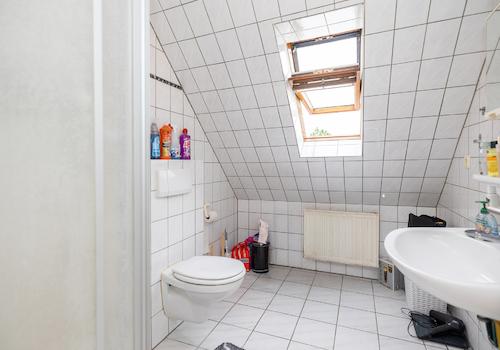 Tageslichtbad (DG rechts/Hinterhaus)