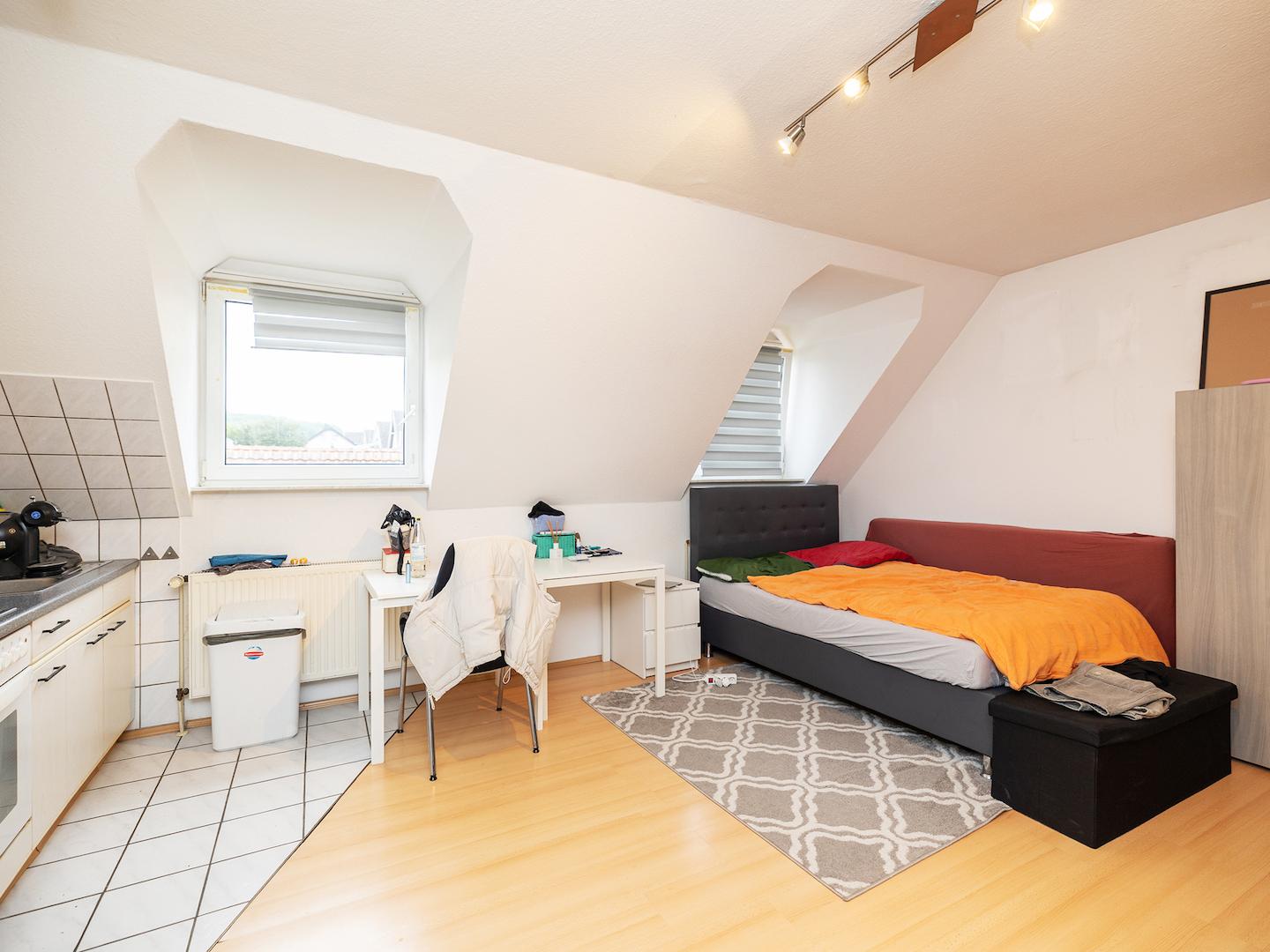 Wohnen/Kochen/Schlafen (DG rechts/Hinterhaus)