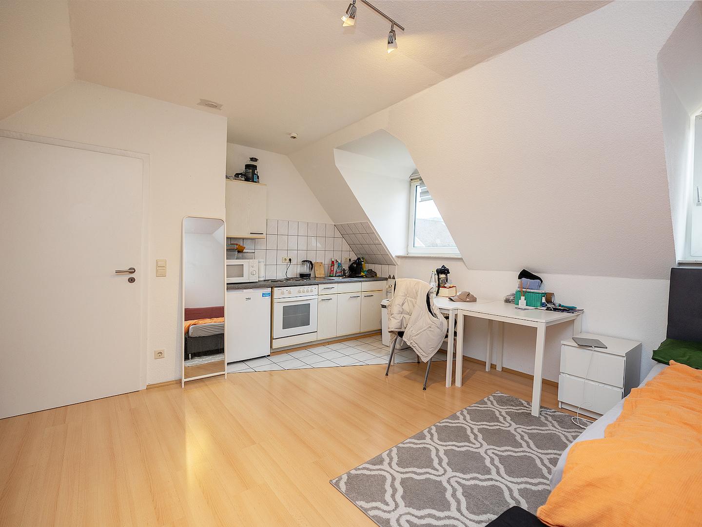 Wohnen/Kochen/Schlafen (DG rechts/Hinterhaus)