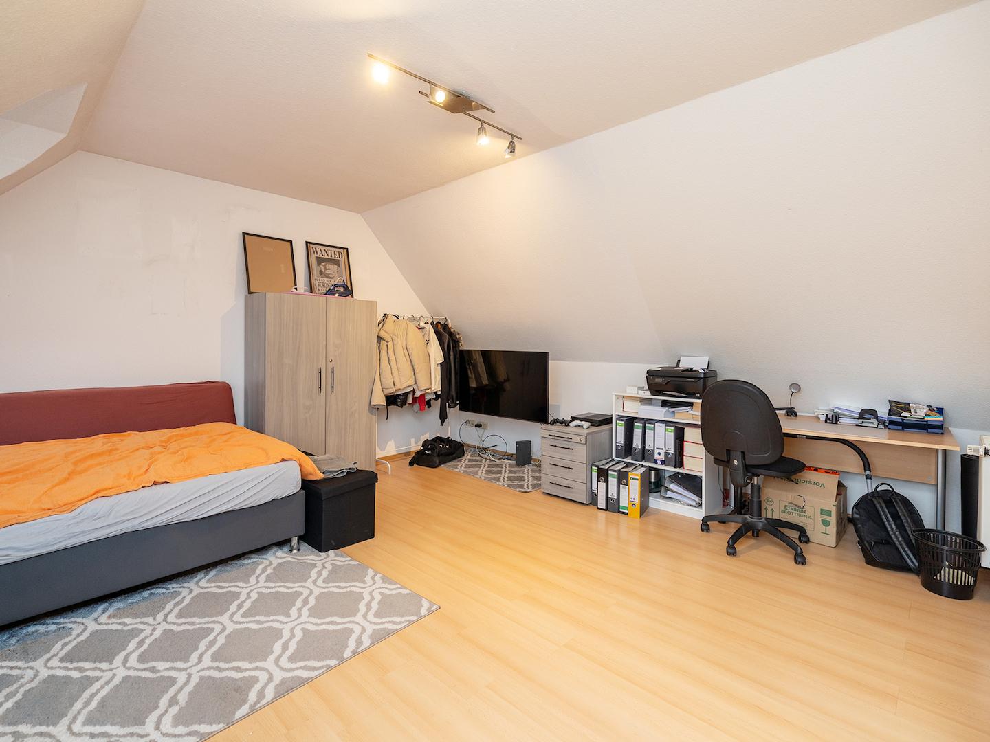 Wohnen/Kochen/Schlafen (DG rechts/Hinterhaus)