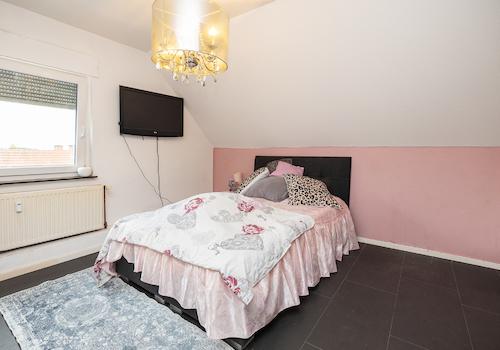 Schlafzimmer DG (Vorderhaus) 