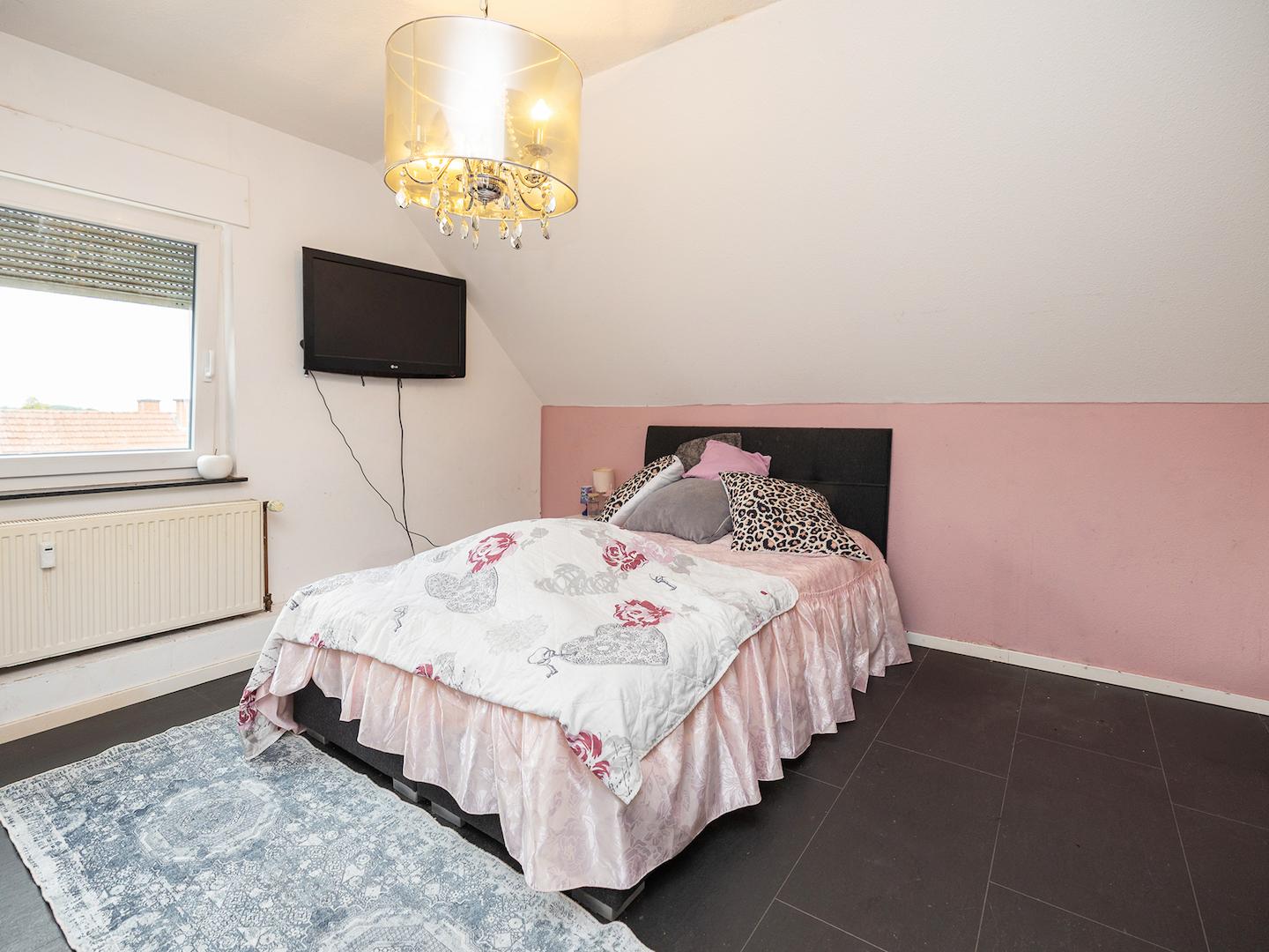 Schlafzimmer DG (Vorderhaus) 