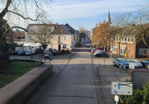 Hauptstasse Richtung Ortsmitte