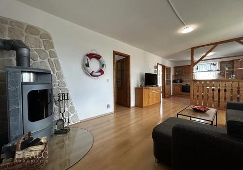 Wohnzimmer mit Kamin