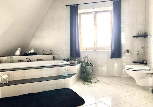 Wannenbad im Obergeschoss