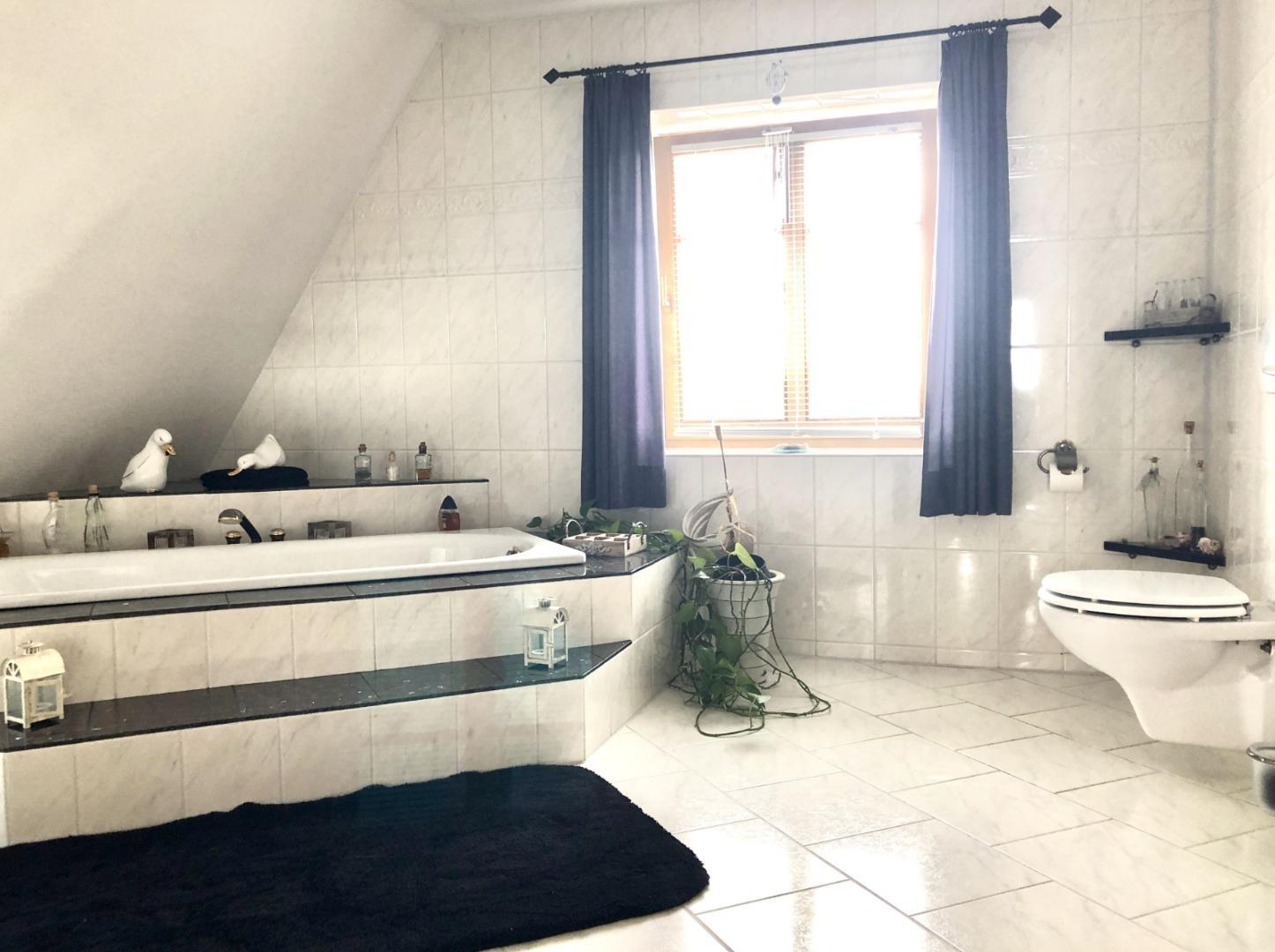 Wannenbad im Obergeschoss