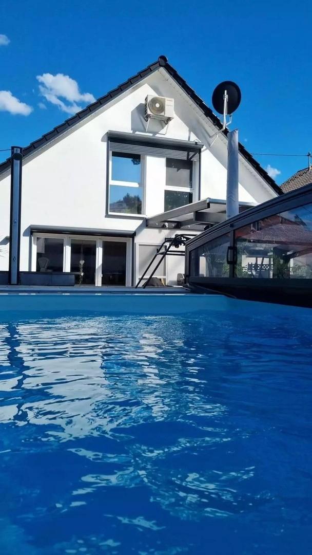 Blick aus Pool Hinterhaus