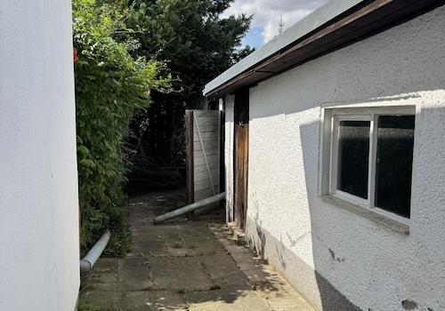 Durchgang Wohnhaus und Garage