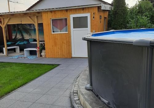 Pool Haus / Lounge 