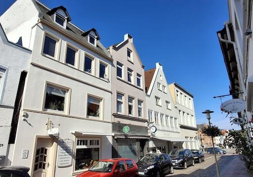 Vorderansicht m. Marktplatz