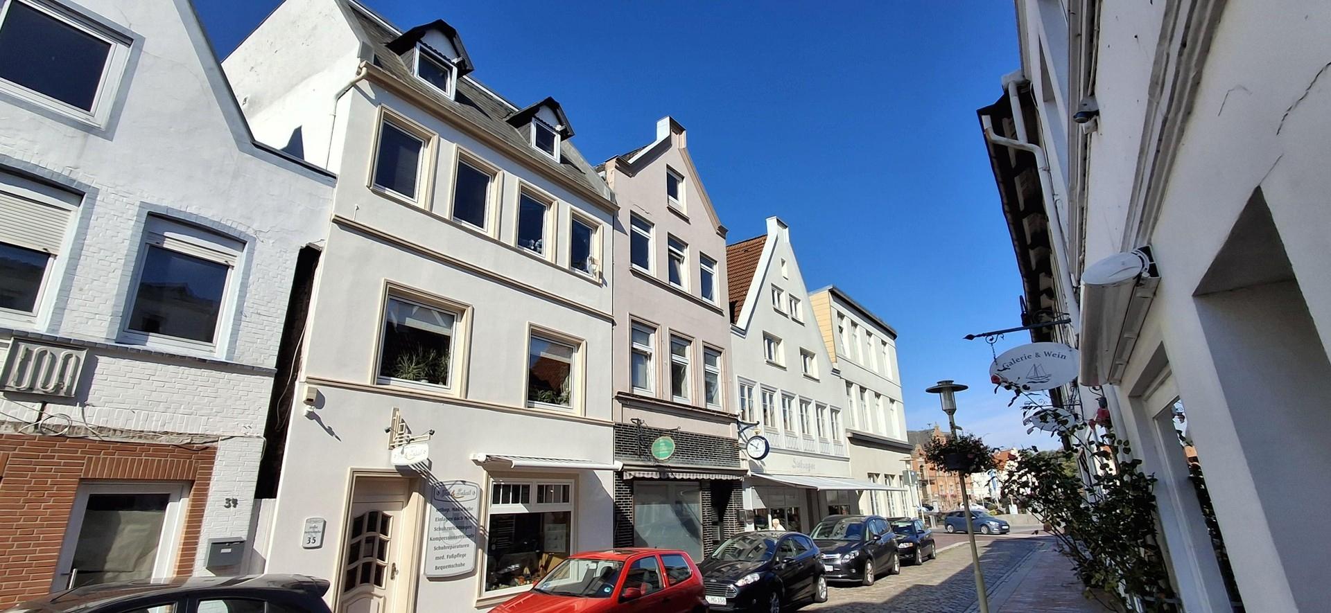Vorderansicht m. Marktplatz