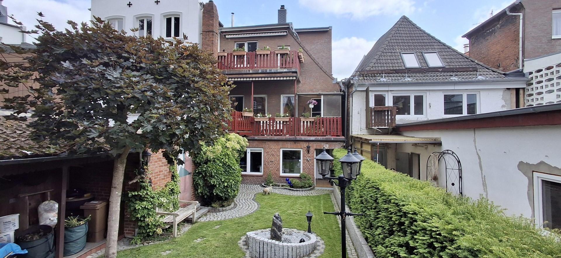 Rückwärtige Ansicht m. Garten