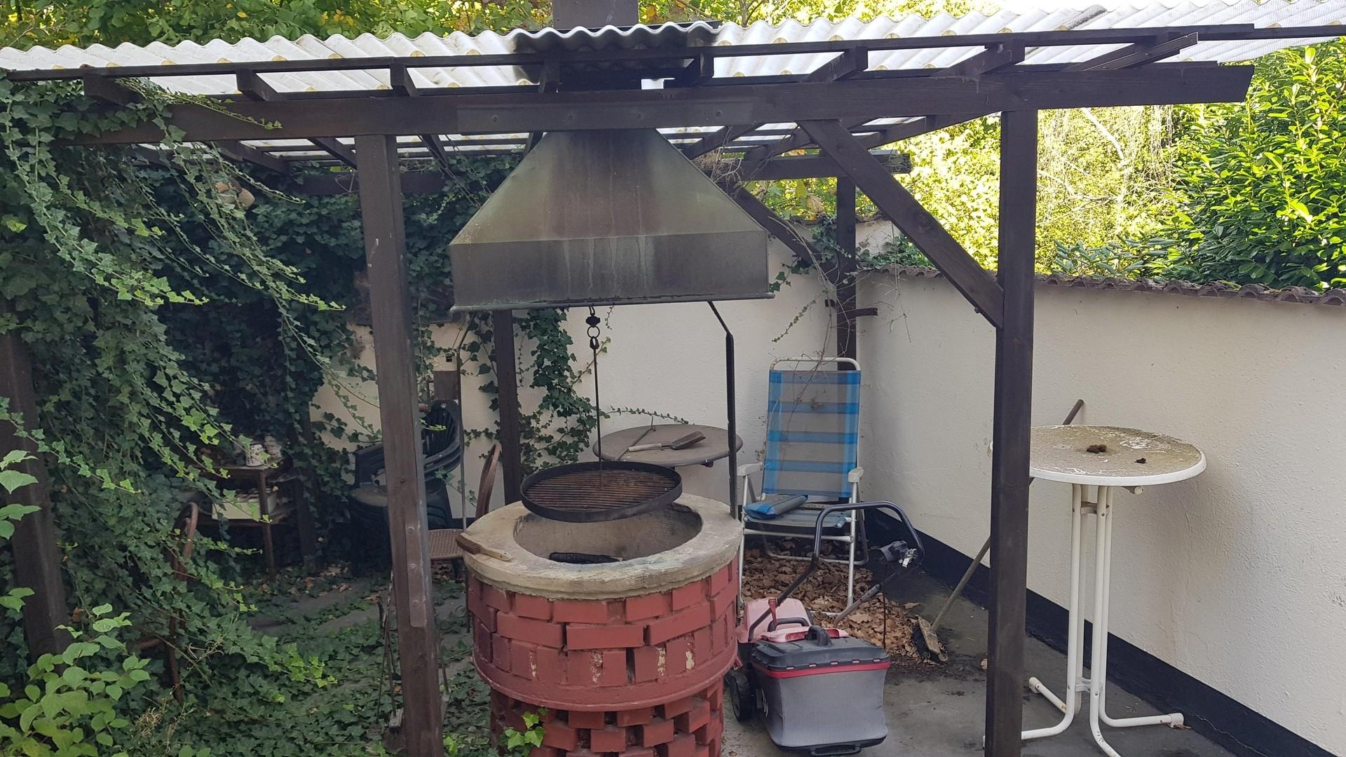 Spießbratenhaus im Garten