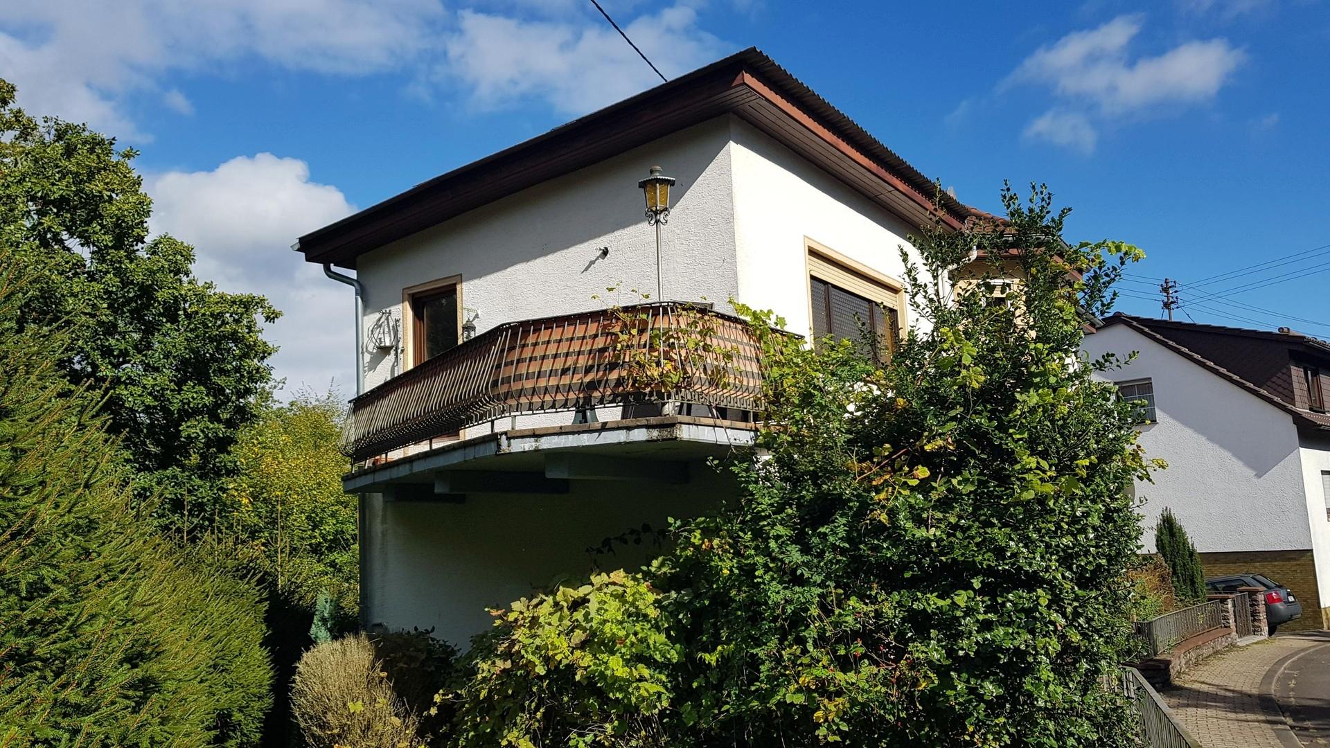 Westansicht auf den Balkon