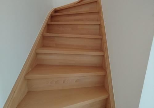 geschlossene Treppe zum 1.OG