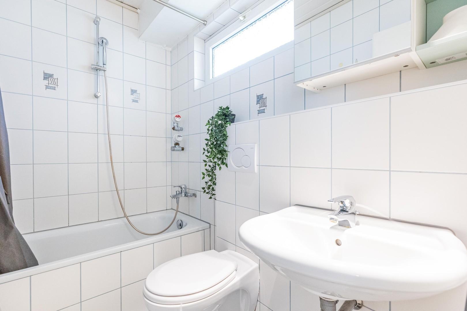 Bad mit Wanne
