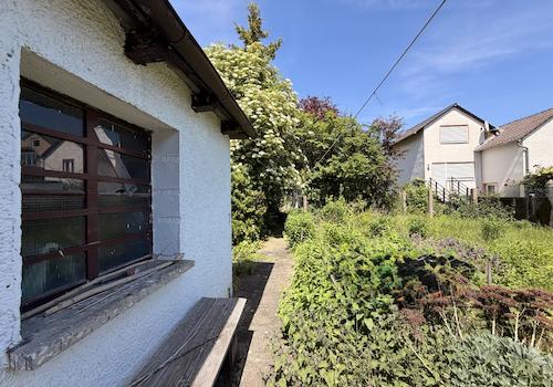 Garten hinter Garage