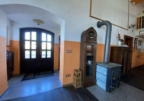 Eingangsbereich und Kamin