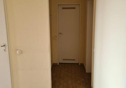 Flur Blick zum Bad
