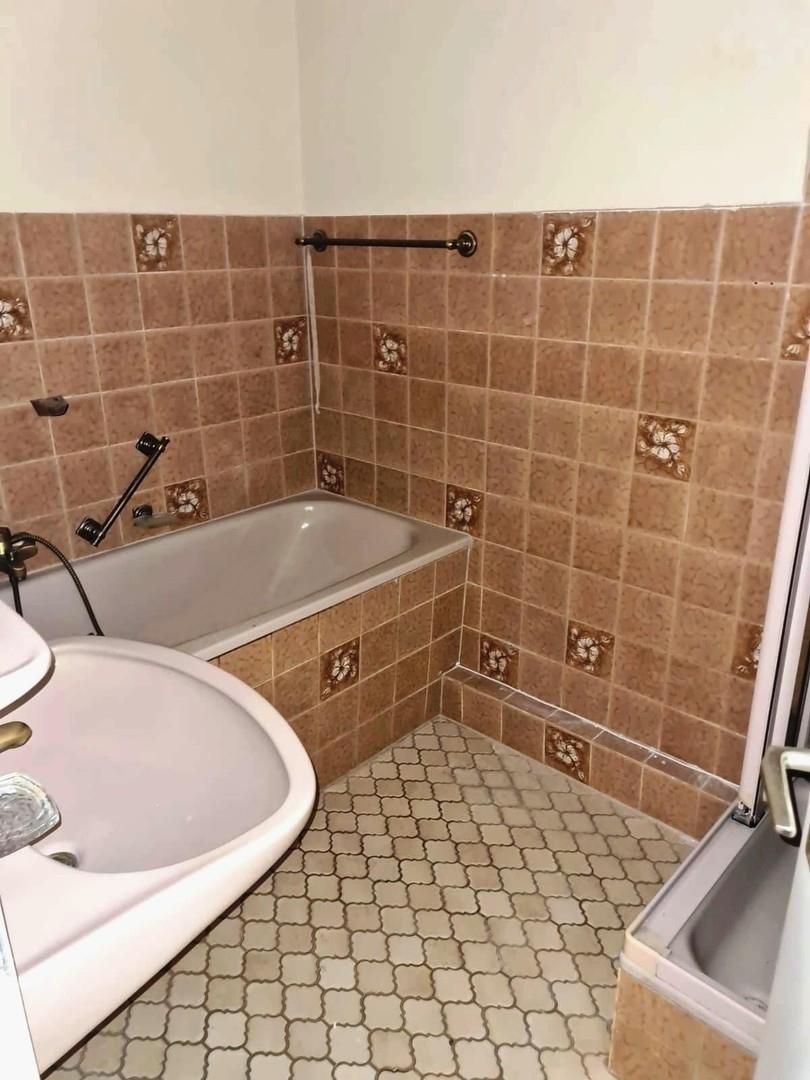 Bad Wanne (re Dusche)