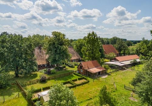 Hofanlage mit Nebengebäuden