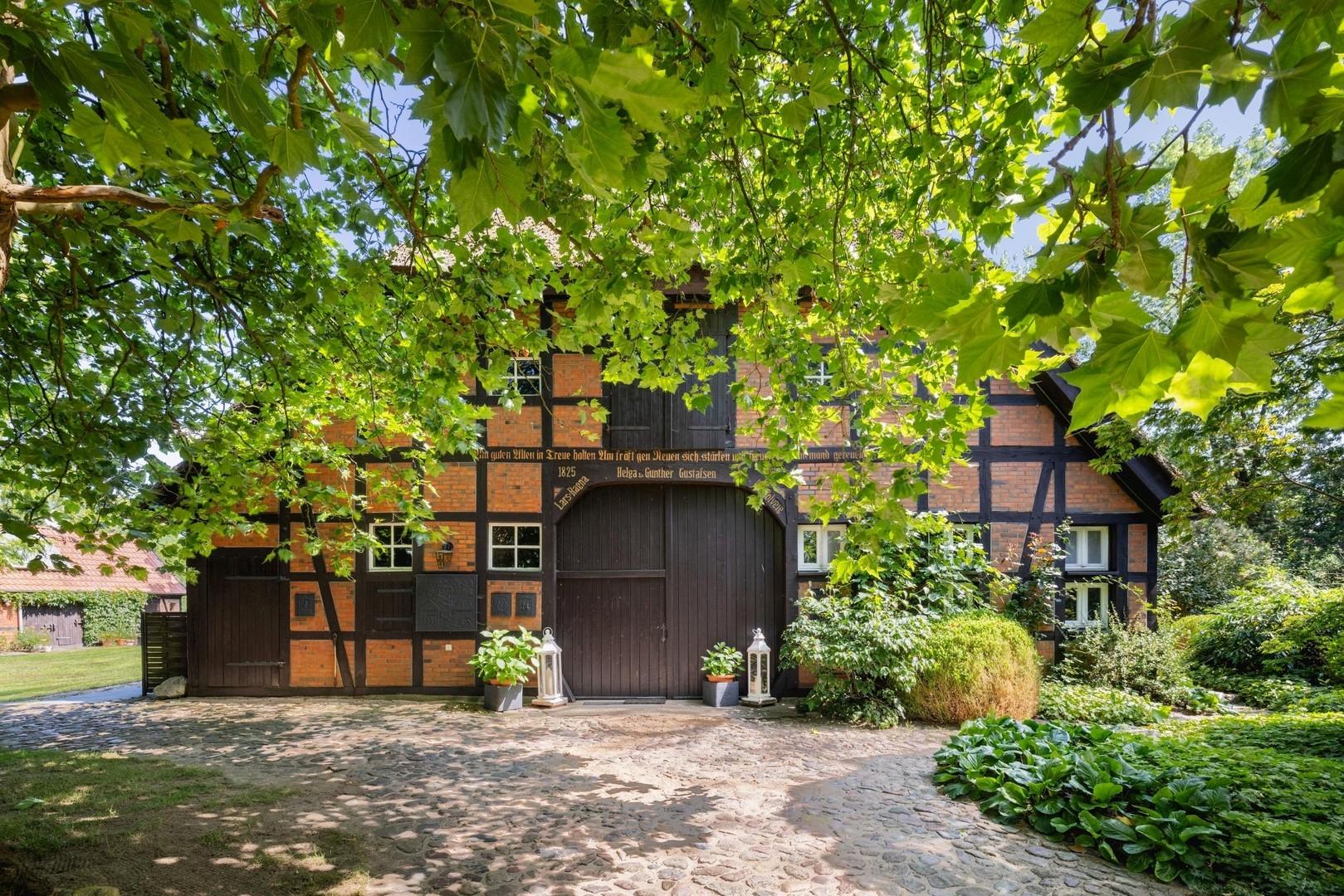 Wohnhausgiebel zum Hof