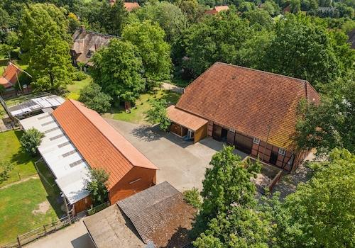 Stallanlagen und Scheune