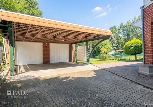 Garage mit Carport