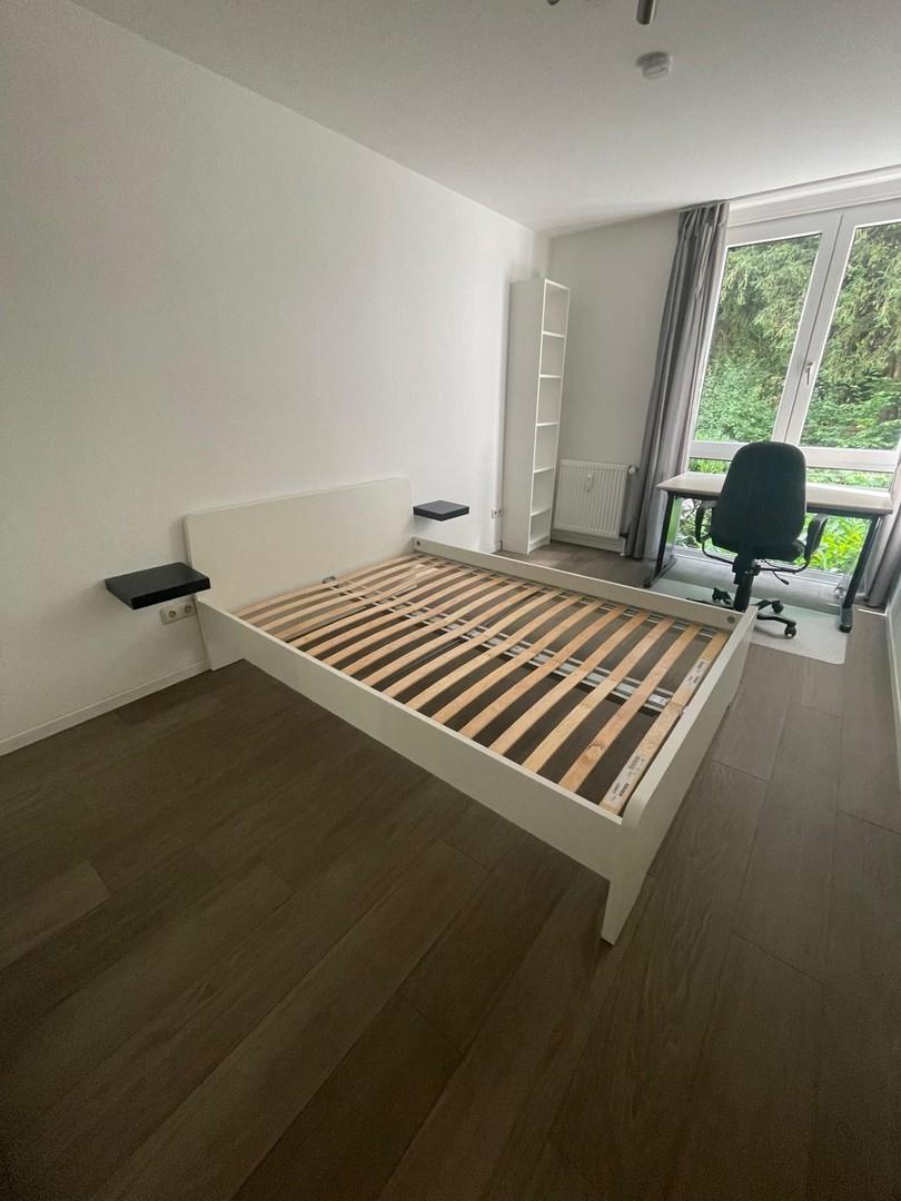 Schlafzimmer 1