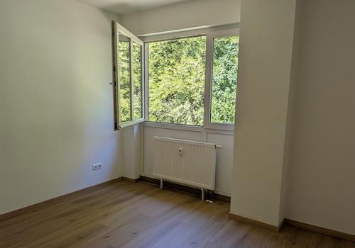 Schlafzimmer mit Waldblick.