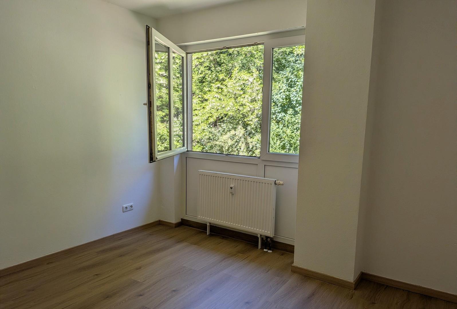 Schlafzimmer mit Waldblick.