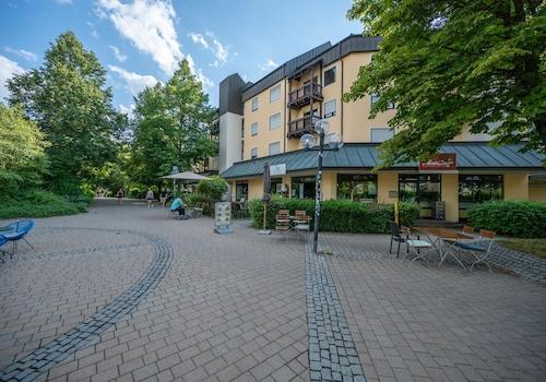 Aussenansicht Fussweg Uni