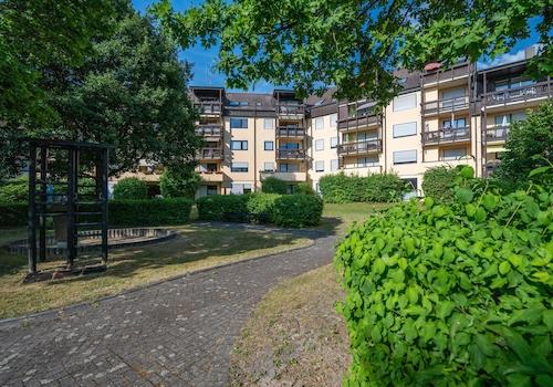 Hinterhof mit Grünanlage