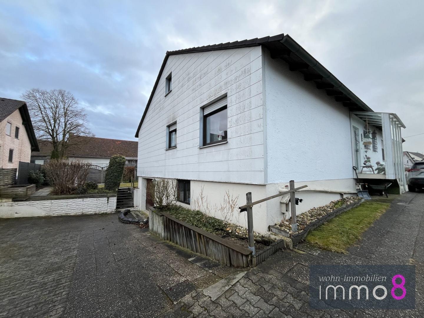 Zufahrt Garage und Werkstatt 