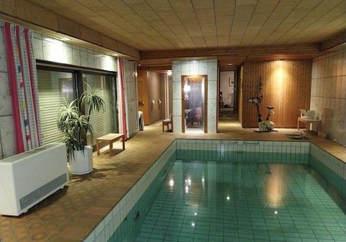 Hallenbad