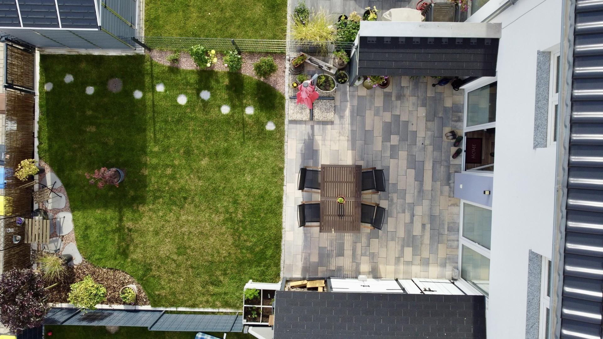 Garten mit Terrasse 